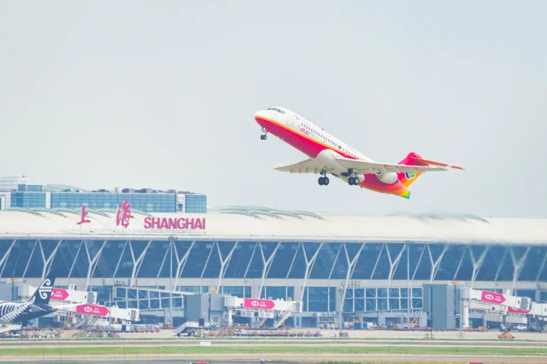 国产商用飞机完成首次加注可持续航空燃料(SAF)演示飞行(图1) 国产商用飞机完成首次加注可持续航空燃料(SAF)演示飞行(图1)